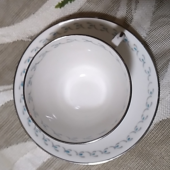 Beautiful Vintage Royal Grafton -Vogue Teacup & Saucer - Picture 4 of 7